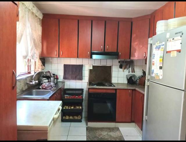 3 BEDROOM HOUSE FOR SALE IN SEA VIEW